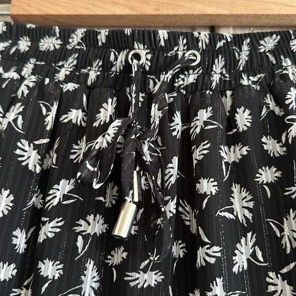 Black floral midi skirt - Picture 4 of 8